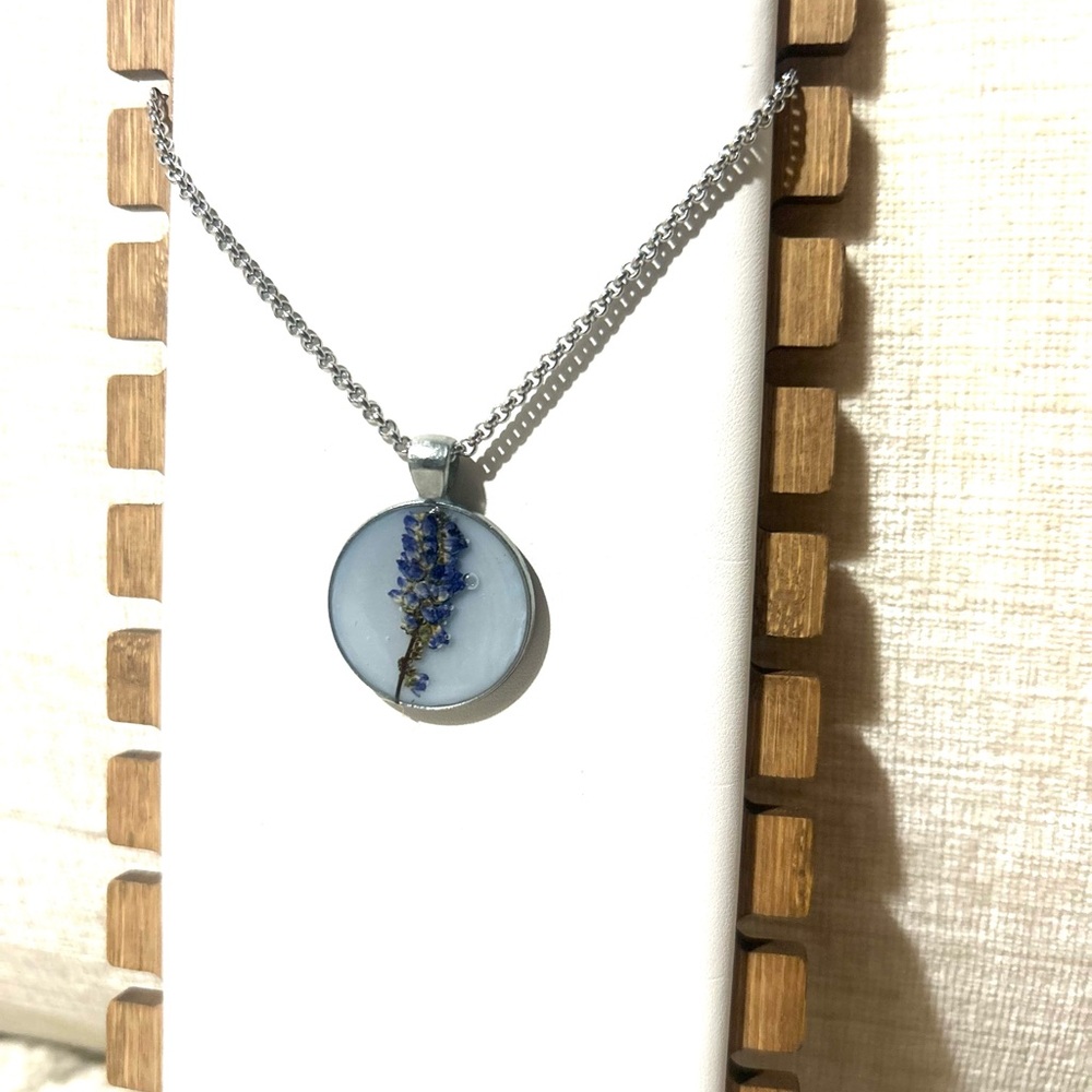 Custom-made resin and dried flower pendant necklace